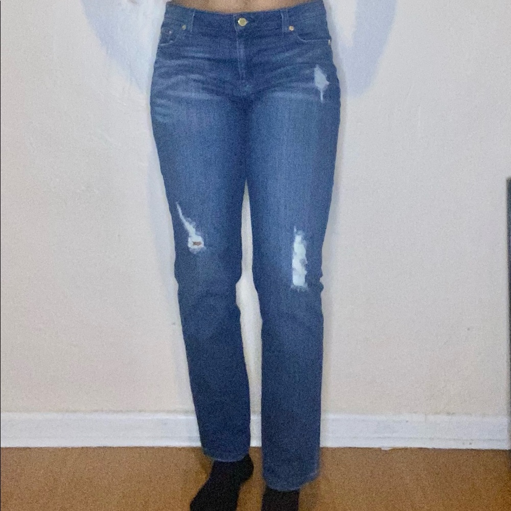 Michael Kors Dillon Relaxed Blue Jean
Minimal Distressed Detail
